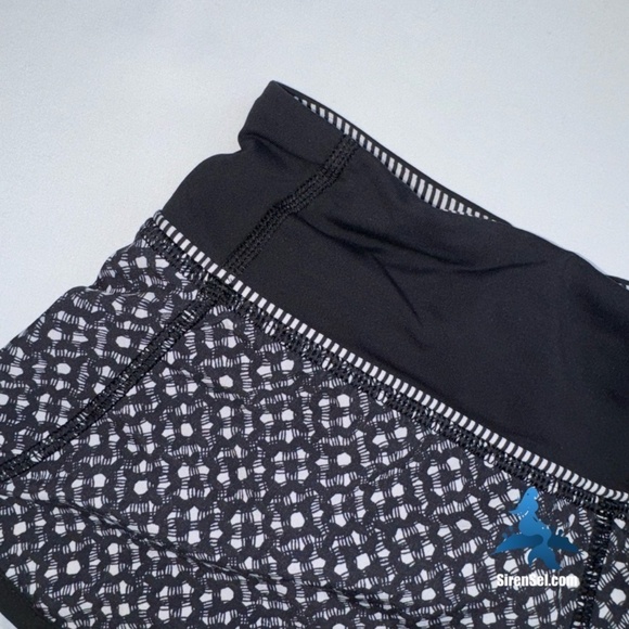 1047 lululemon Run: Speed Short - Size 4 - Black/White Dottie Eyelet Pattern - Picture 3 of 15